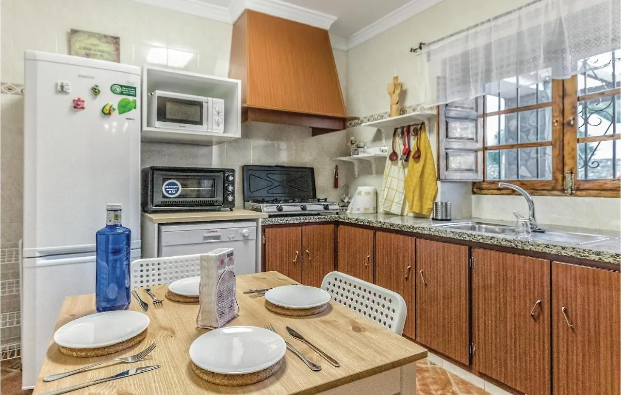 Beautiful Home In Periana With Kitchen بيت للعطل