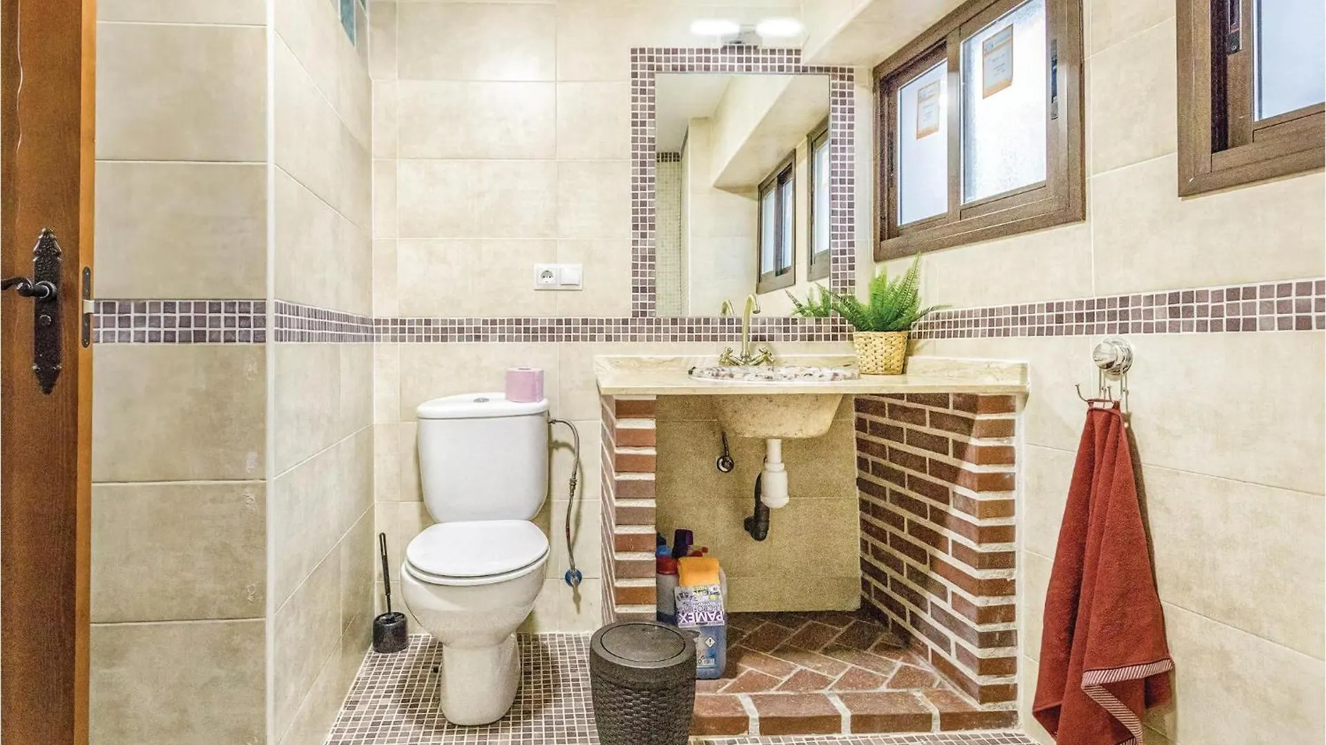 Beautiful Home In Periana With Kitchen بيت للعطل