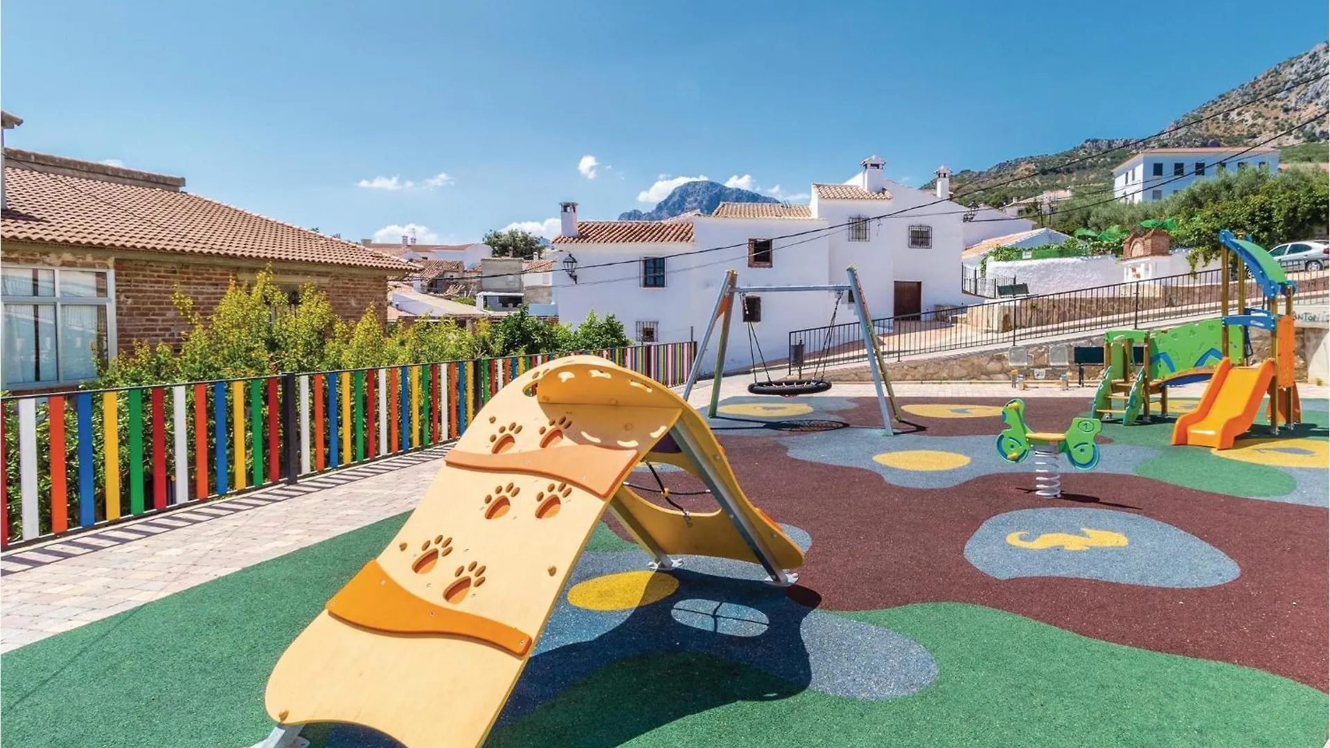 بيت للعطل Beautiful Home In Periana With Kitchen